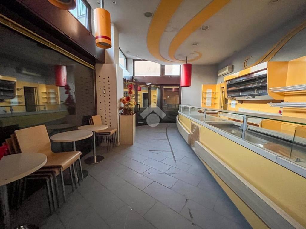 negozio in vendita a Monza in zona Ospedale San Gerardo