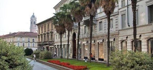 negozio in vendita a Monza in zona Centro Storico
