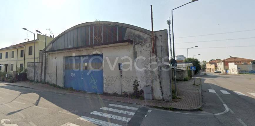 locale commerciale in vendita a Monza