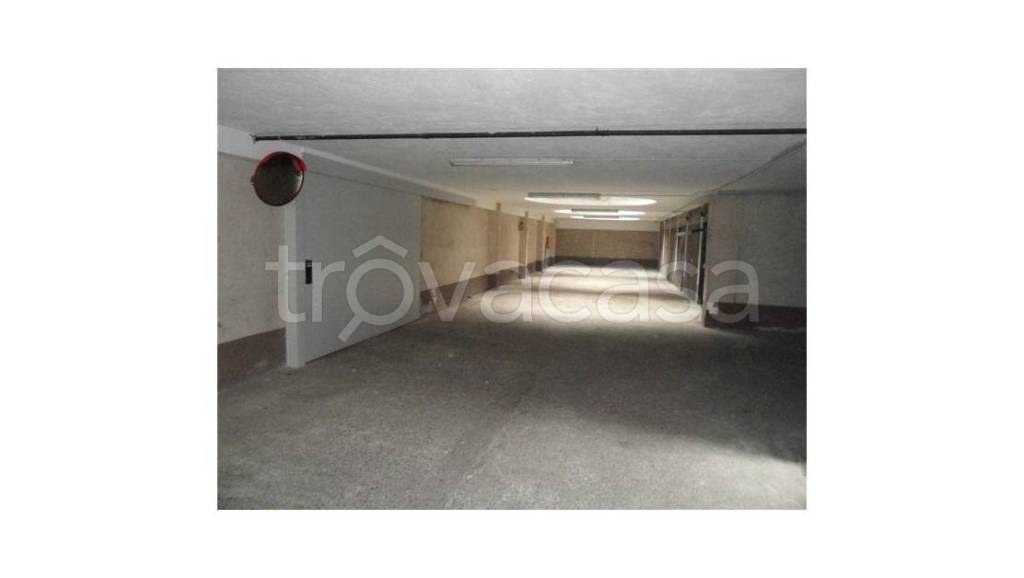 locale commerciale in vendita a Monza