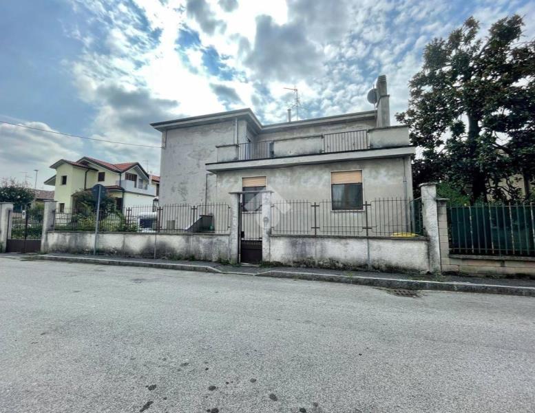 casa indipendente in vendita a Monza