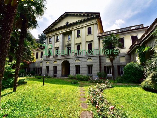 appartamento in vendita a Monza in zona Centro Storico