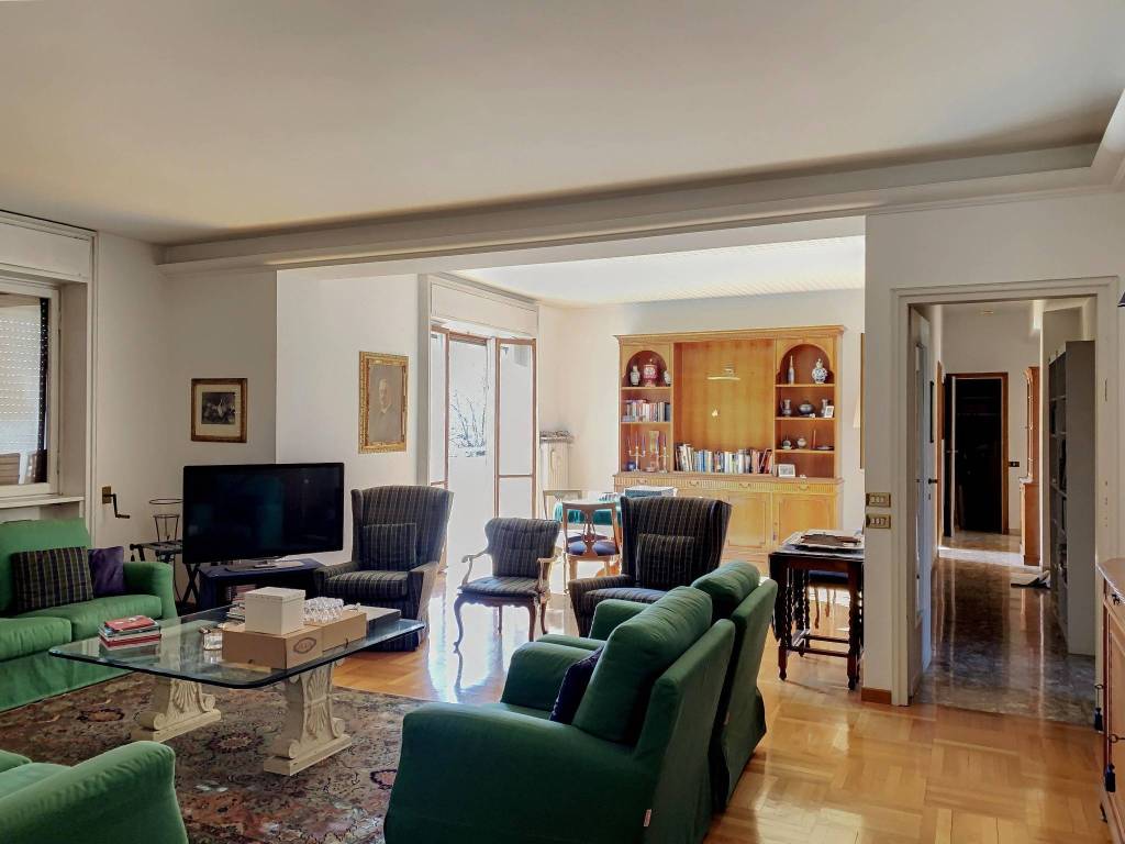 appartamento in vendita a Monza in zona Centro Storico