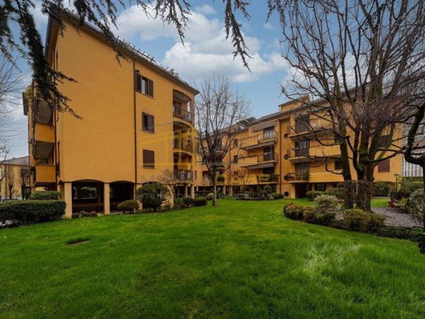 appartamento in vendita a Monza in zona Ospedale San Gerardo