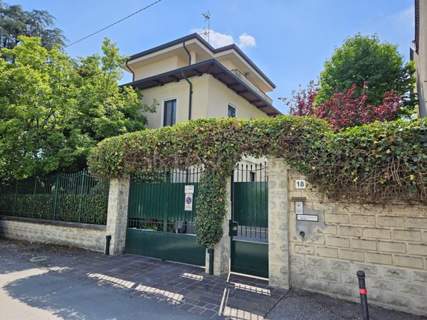 casa indipendente in vendita a Monza