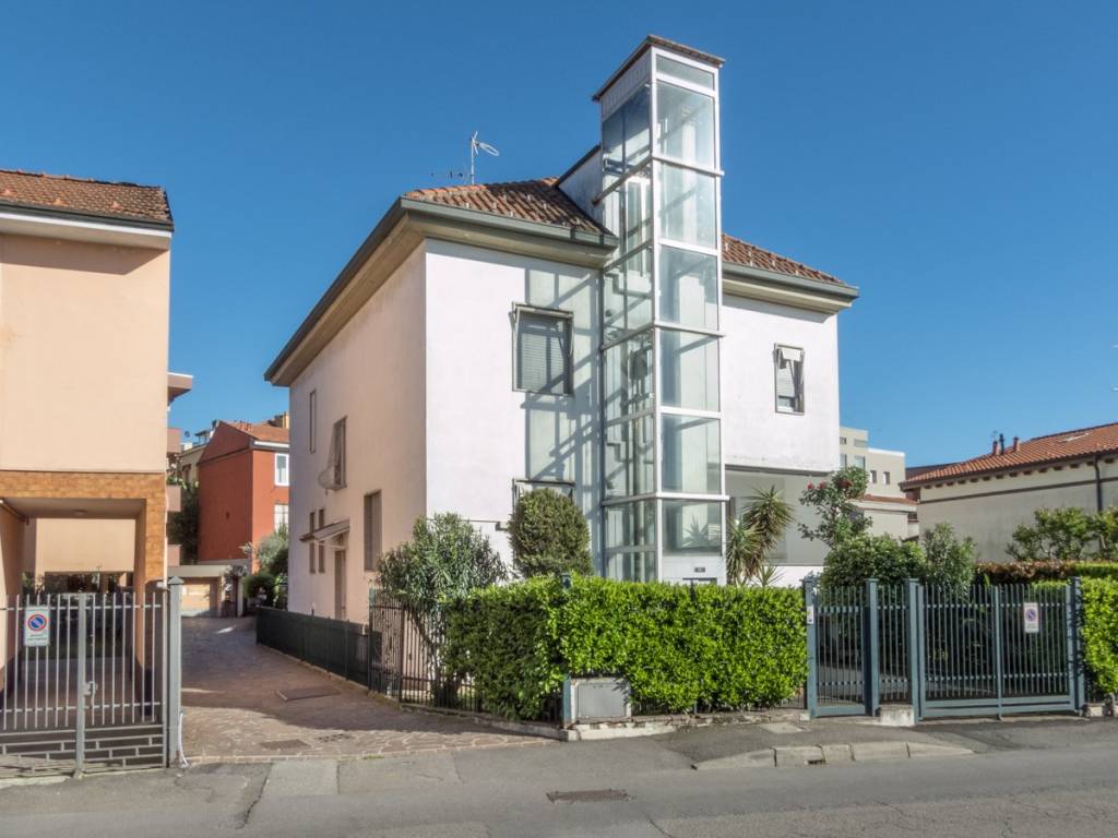 casa indipendente in vendita a Monza
