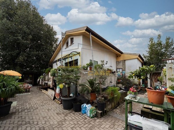casa indipendente in vendita a Monza