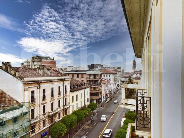 appartamento in vendita a Monza in zona Centro Storico