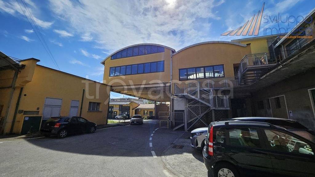 locale commerciale in vendita a Monza