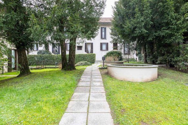 appartamento in vendita a Monza in zona Centro Storico