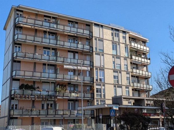 appartamento in vendita a Monza in zona Centro Storico