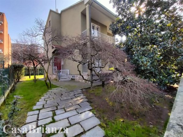 casa indipendente in vendita a Monza