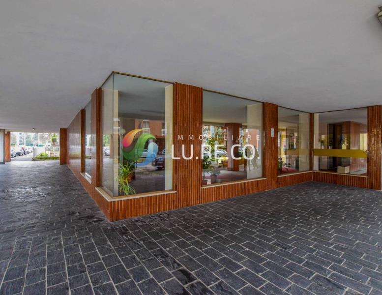 locale commerciale in vendita a Monza