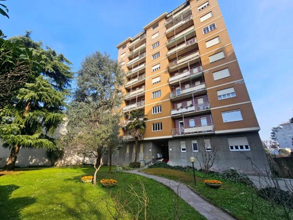 appartamento in vendita a Monza in zona Centro Storico