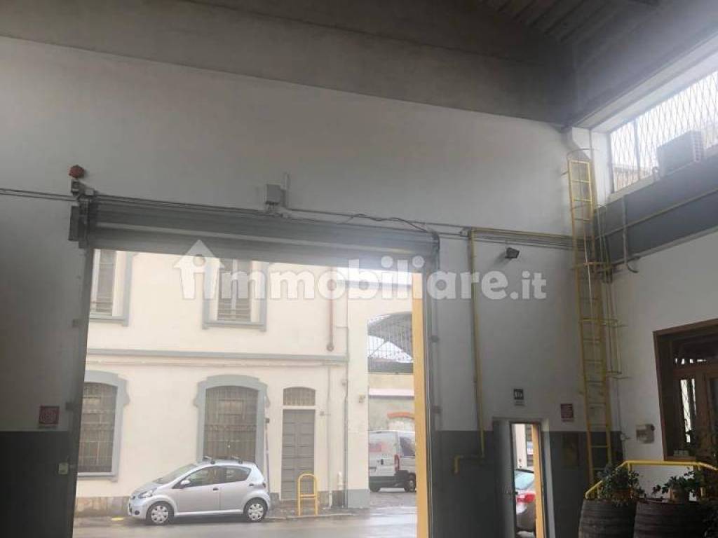 locale commerciale in vendita a Monza