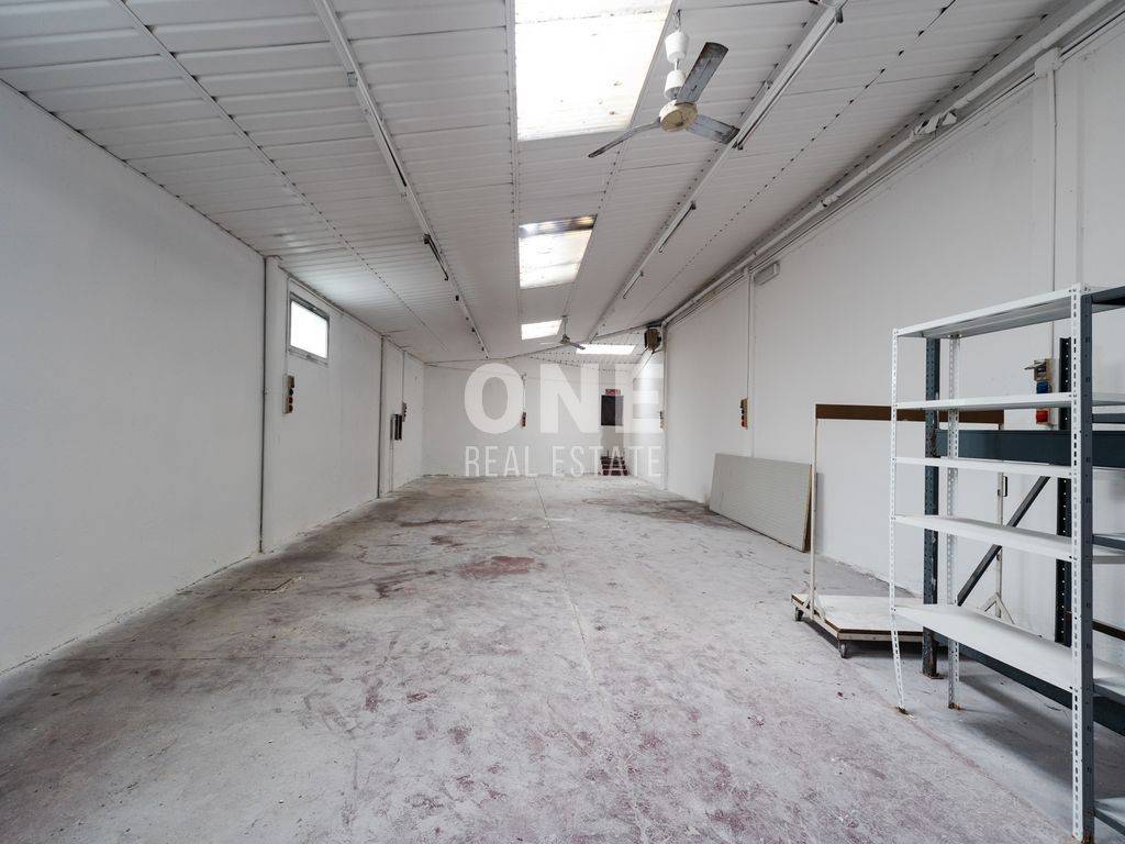 locale commerciale in vendita a Monza