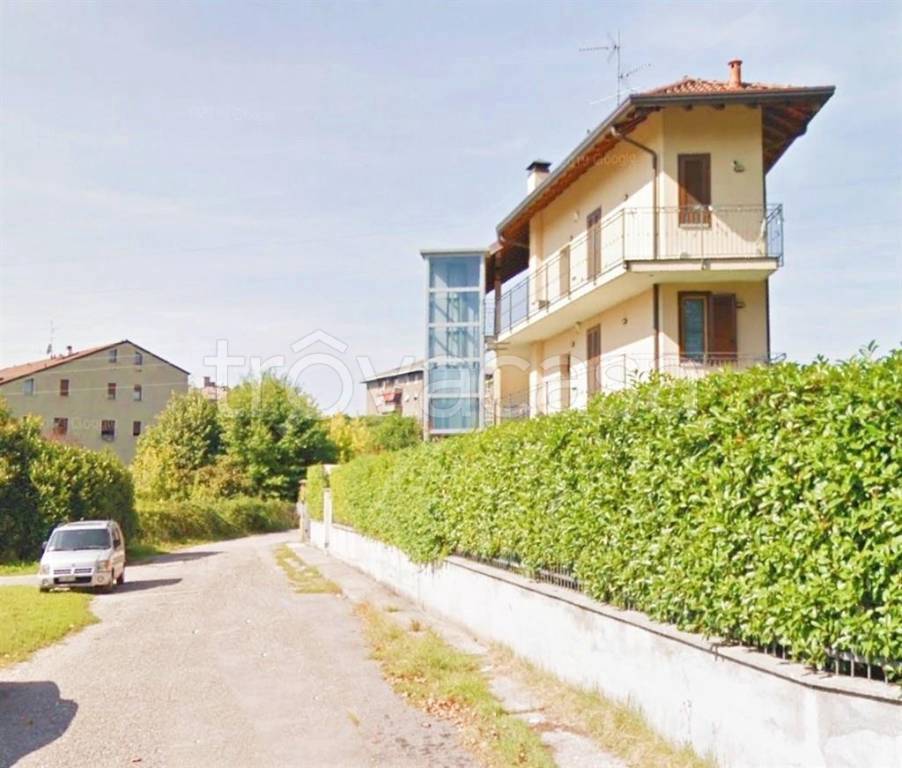 locale di sgombero in vendita a Monza