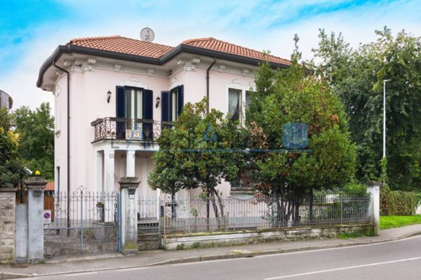 casa indipendente in vendita a Monza