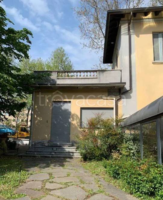 casa indipendente in vendita a Monza