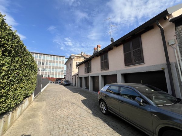 locale commerciale in vendita a Monza in zona Centro Storico