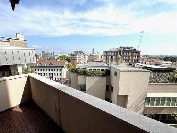 appartamento in vendita a Monza in zona Centro Storico