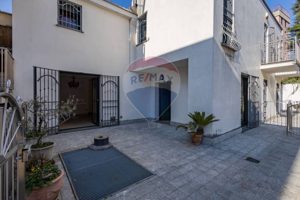 casa indipendente in vendita a Monza in zona Centro Storico
