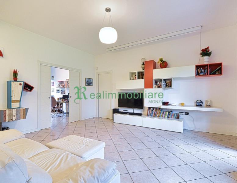 appartamento in vendita a Monza in zona Centro Storico