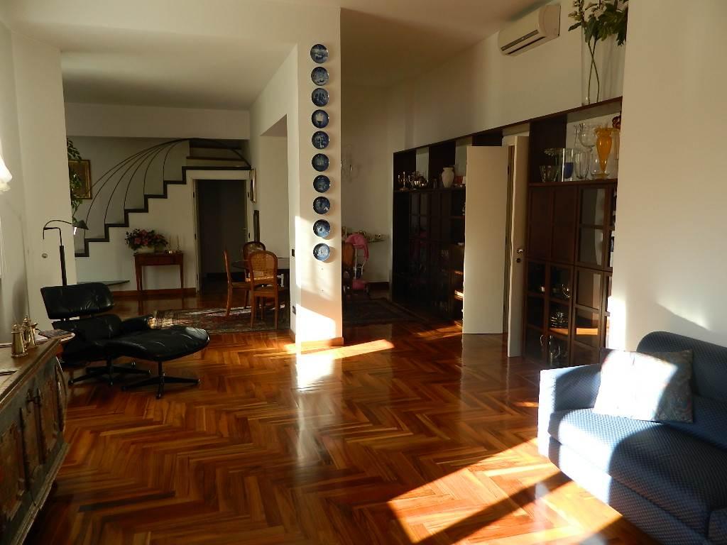 appartamento in vendita a Monza in zona Centro Storico