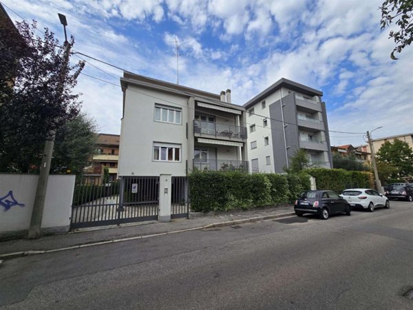 casa indipendente in vendita a Monza in zona Centro Storico