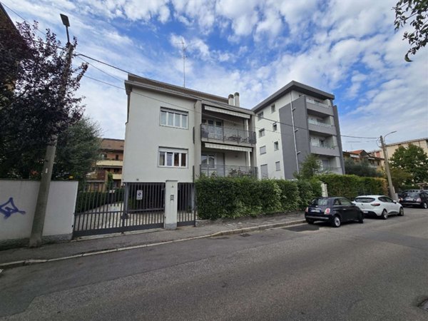 casa indipendente in vendita a Monza in zona Centro Storico