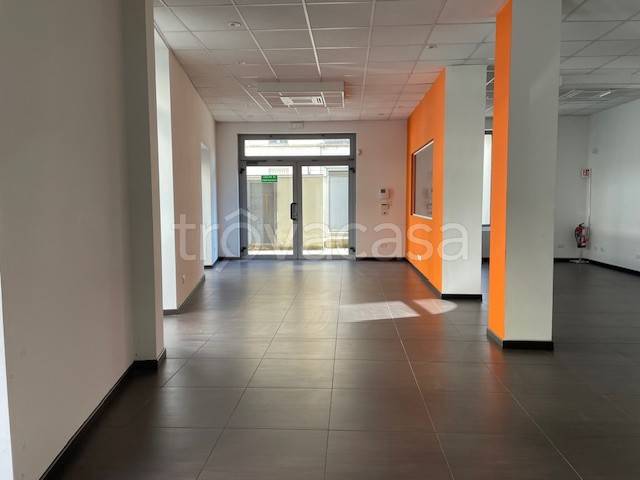negozio in vendita a Monza in zona Centro Storico