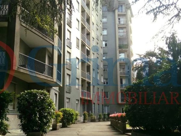 appartamento in vendita a Monza in zona Centro Storico