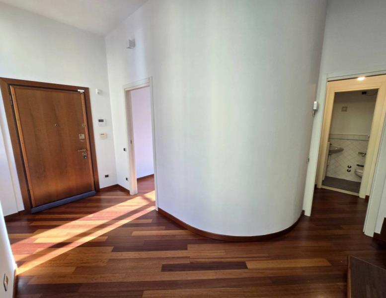 appartamento in vendita a Monza in zona Centro Storico