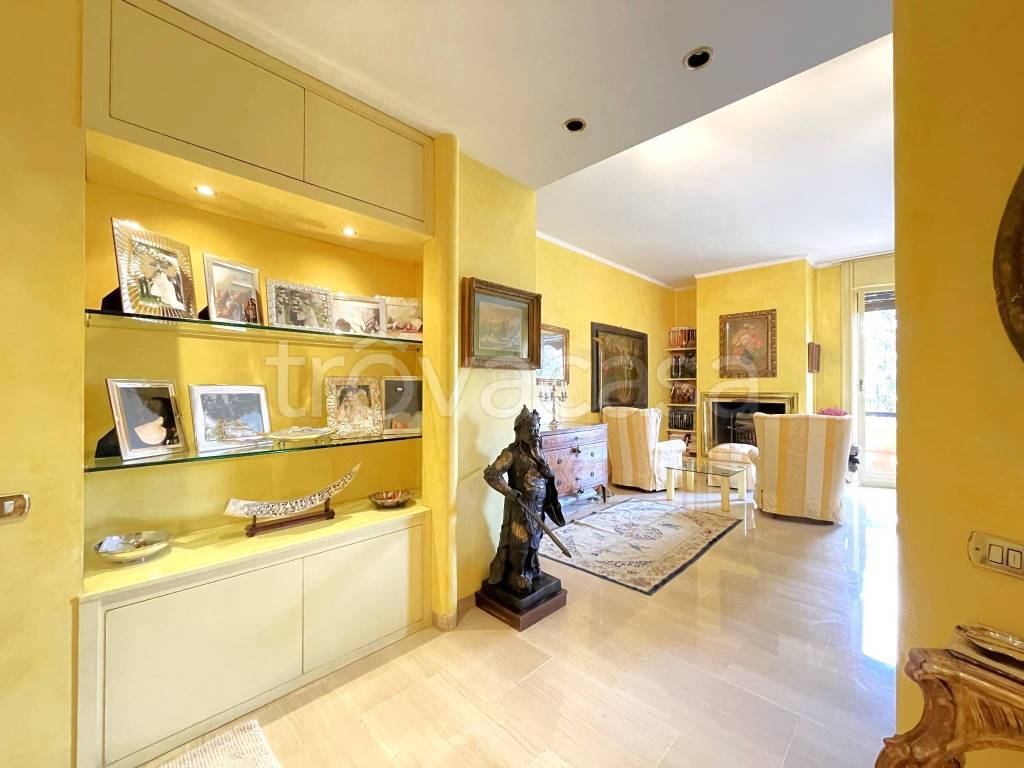 appartamento in vendita a Monza in zona Centro Storico