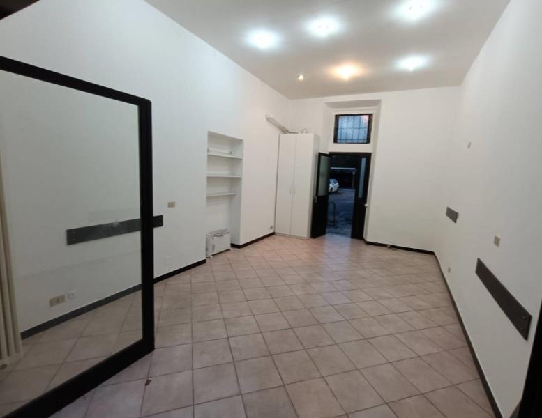 negozio in vendita a Monza in zona Centro Storico