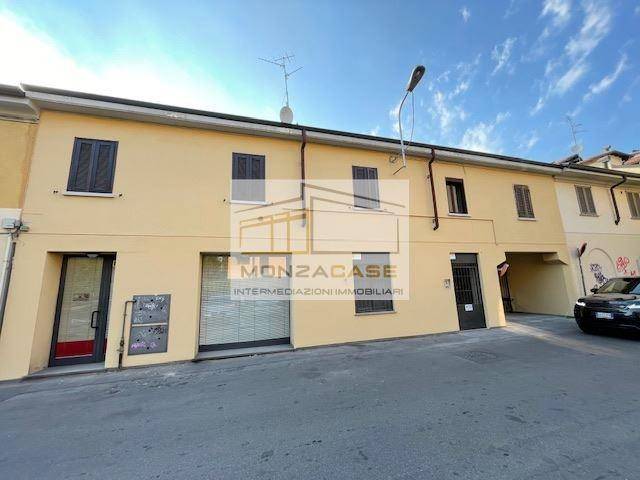 appartamento in vendita a Monza in zona Centro Storico