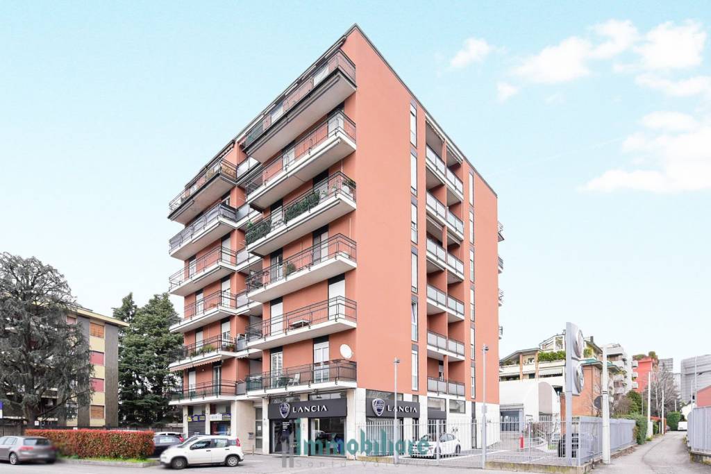 appartamento in vendita a Monza in zona Ospedale San Gerardo
