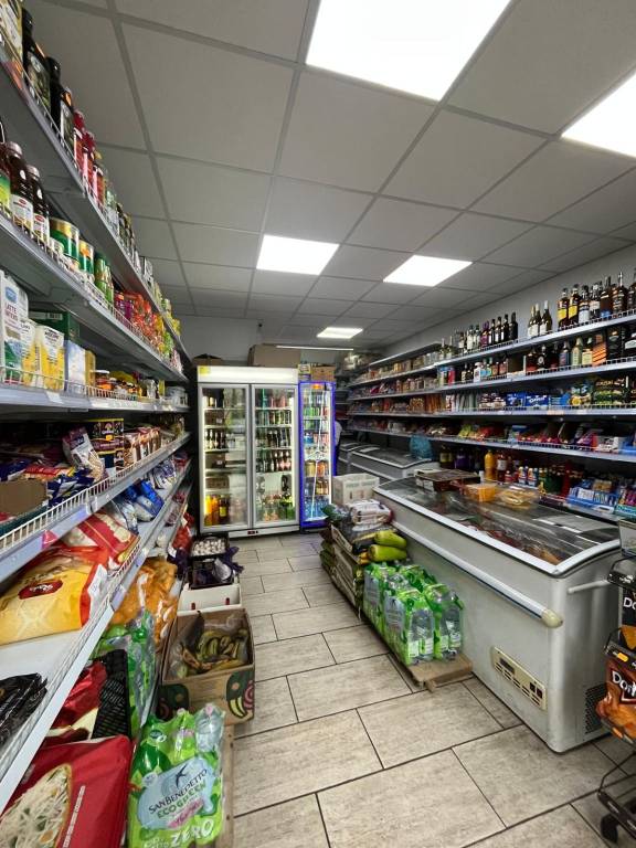 negozio in vendita a Monza in zona Centro Storico