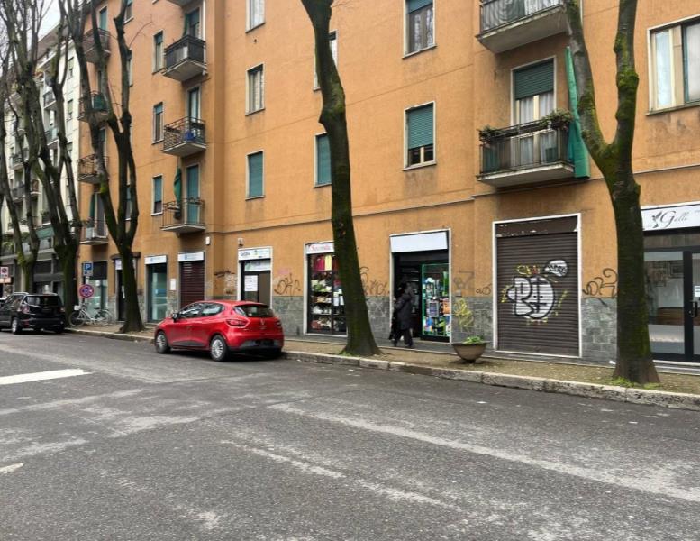 locale commerciale in vendita a Monza in zona Centro Storico
