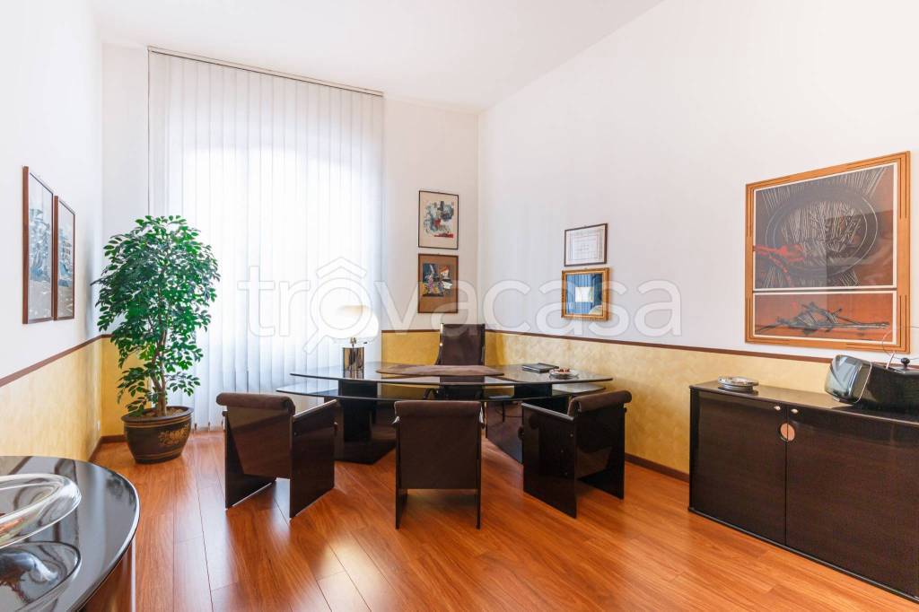 negozio in vendita a Monza