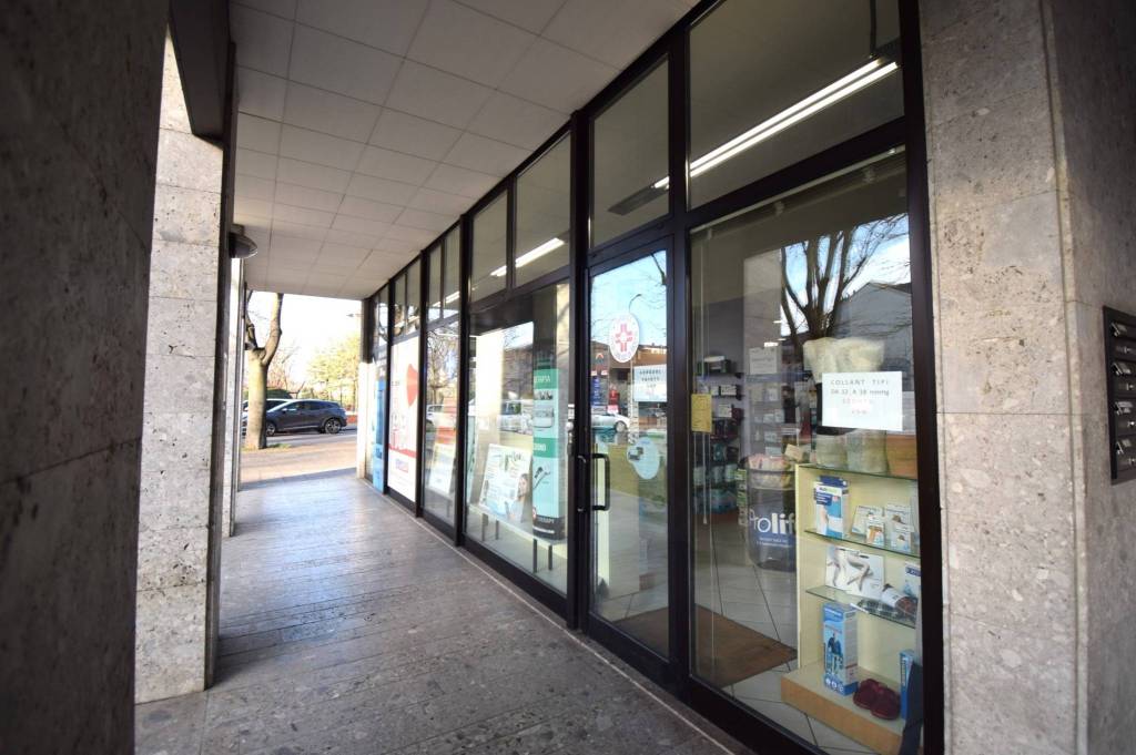 negozio in vendita a Monza