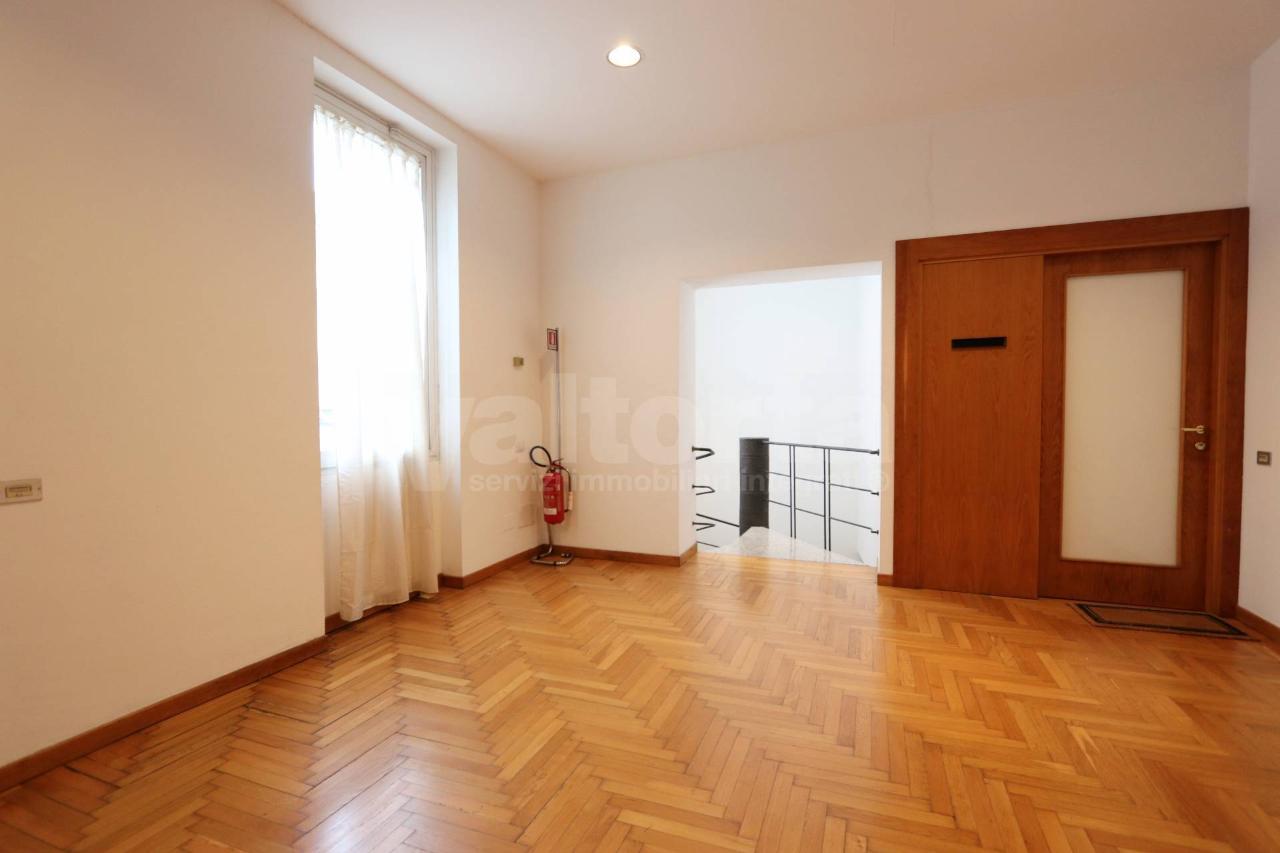 appartamento in vendita a Monza in zona Centro Storico