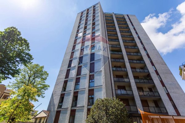 appartamento in vendita a Monza in zona Centro Storico