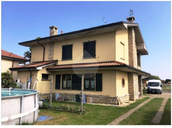 casa indipendente in vendita a Monza