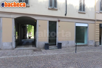 negozio in vendita a Monza in zona Centro Storico