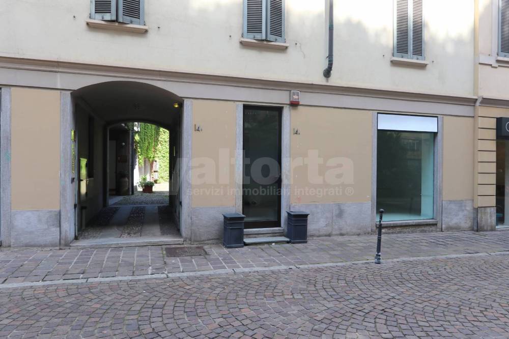negozio in vendita a Monza in zona Centro Storico