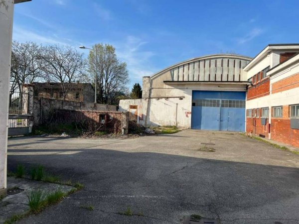 locale commerciale in vendita a Monza