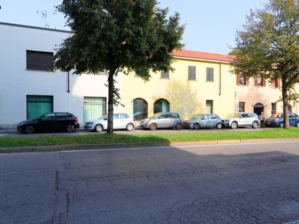 negozio in vendita a Monza in zona Ospedale San Gerardo