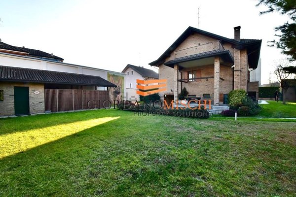 casa indipendente in vendita a Monza in zona Centro Storico