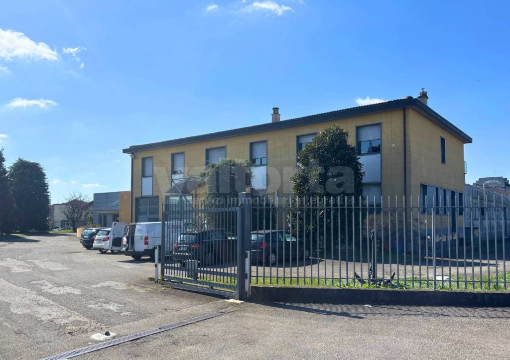 capannone in vendita a Monza